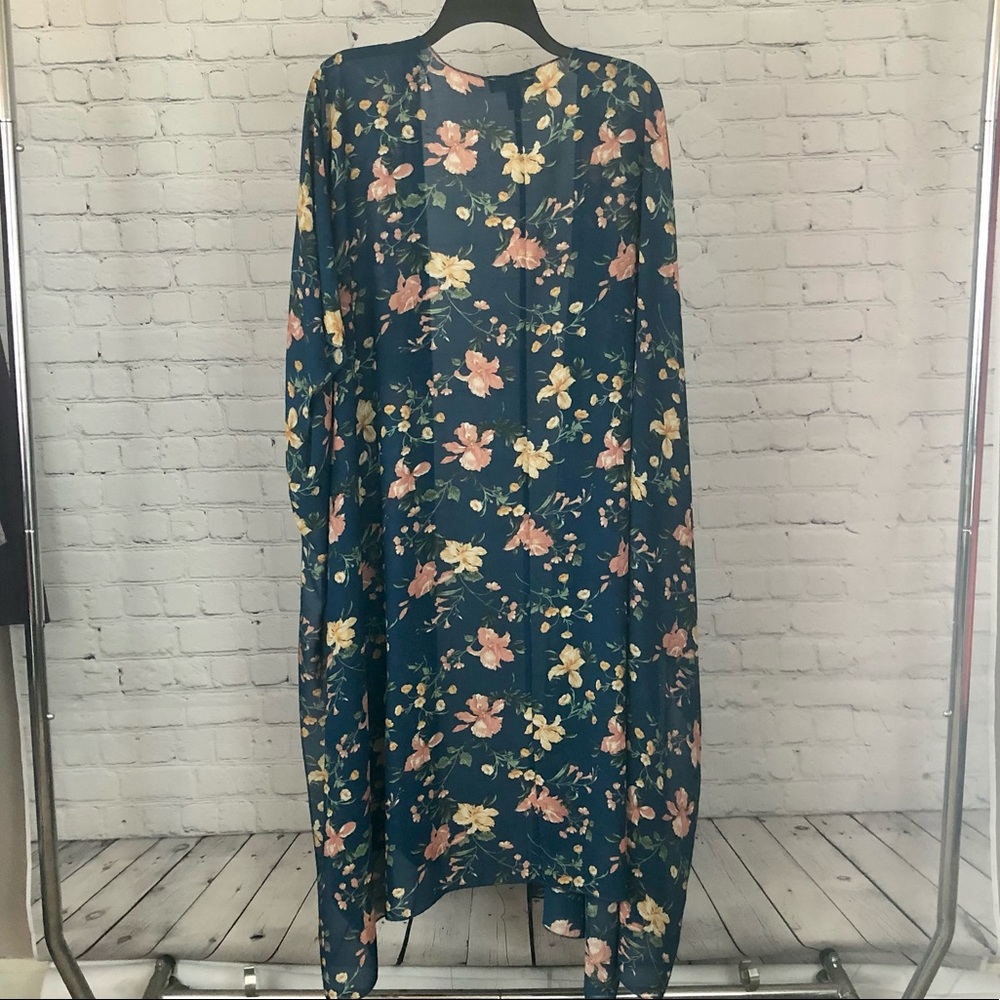Plus size Forever 21 green, mauve and gold colored floral sheer kimono. Size 2X